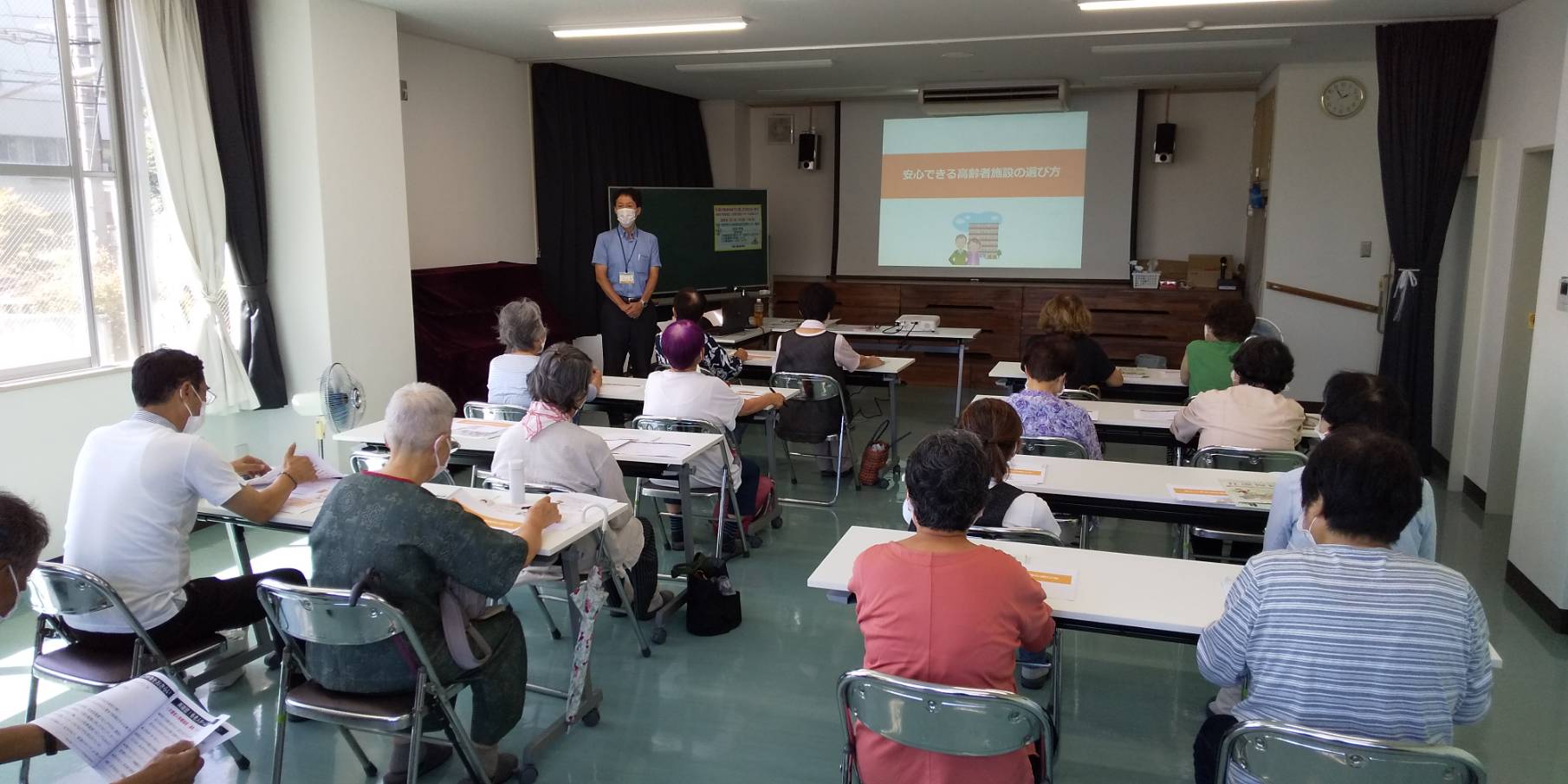 吹田市の公民館で講演会「安心できる高齢者施設の選び方」の講師をしました