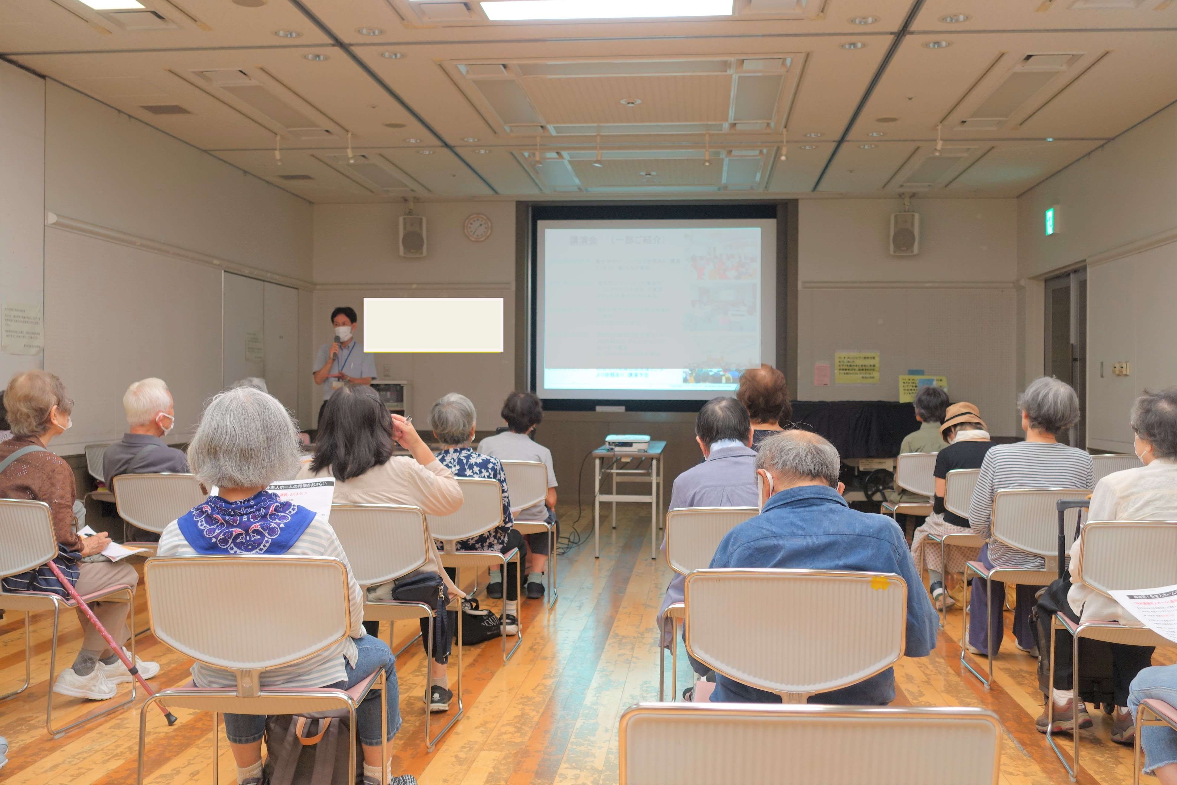 豊中市の公民館で「安心出来る高齢者施設の選び方」の講演会の講師をしました