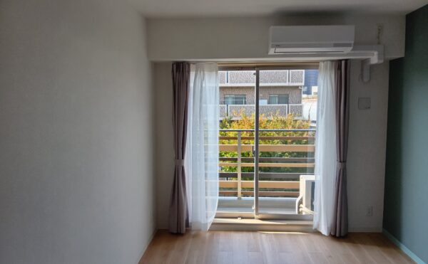 お部屋の向きによって窓からの景色が変わります