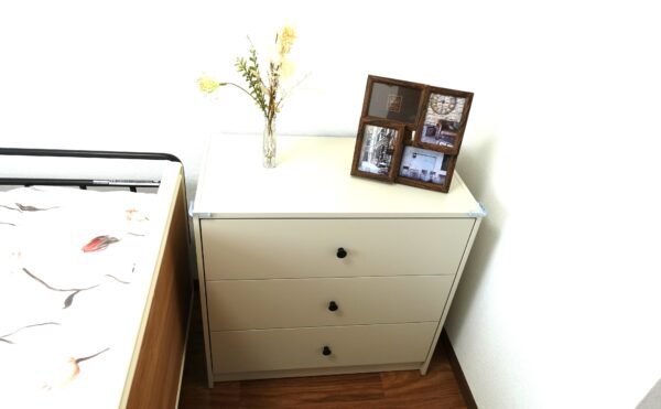 お部屋にはチェストが付ています。