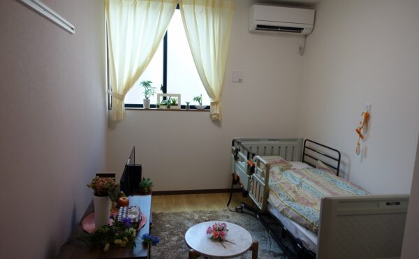 お部屋はエアコン、トイレ、洗面台が付いています。