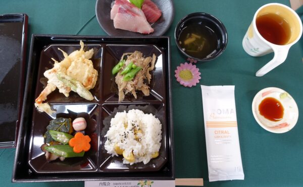 食事は日々の楽しみのひとつ。 作り立ての温かい料理を提供いたします。